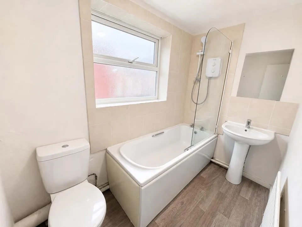 Bathroom at 129 Warwick Street