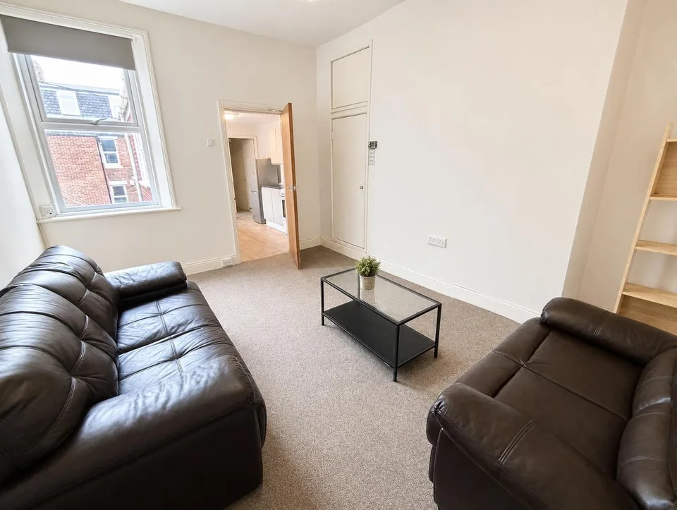Lounge at 129 Warwick Street